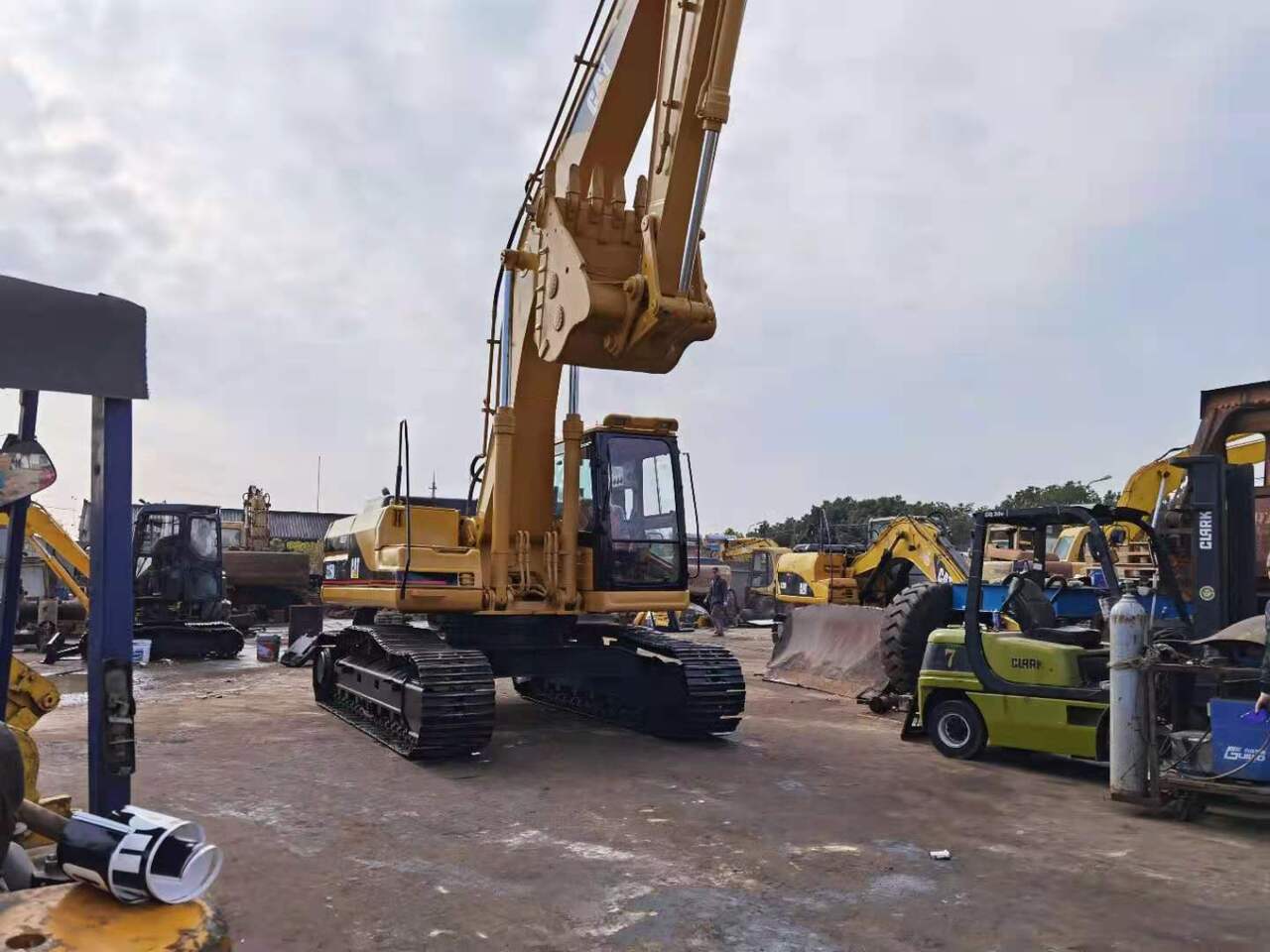 CATERPILLAR CAT-325BL - Kāpurķēžu ekskavators: foto 3 CATERPILLAR CAT-325BL - Kāpurķēžu ekskavators: foto 3
