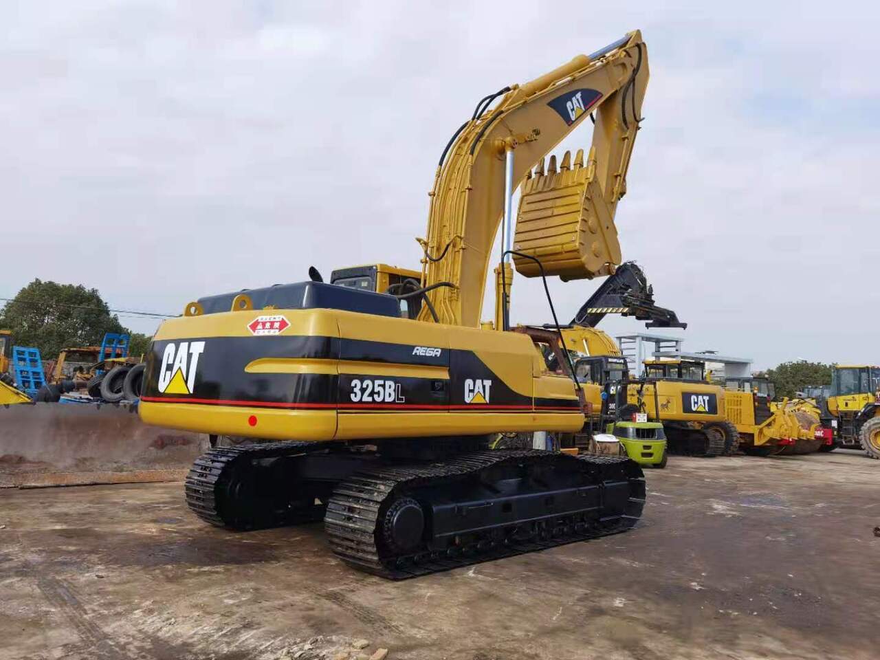 CATERPILLAR CAT-325BL - Kāpurķēžu ekskavators: foto 1 CATERPILLAR CAT-325BL - Kāpurķēžu ekskavators: foto 1