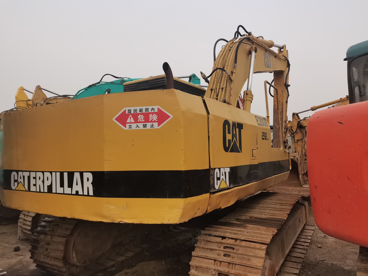 CATERPILLAR CAT-E200 - Kāpurķēžu ekskavators: foto 3 CATERPILLAR CAT-E200 - Kāpurķēžu ekskavators: foto 3