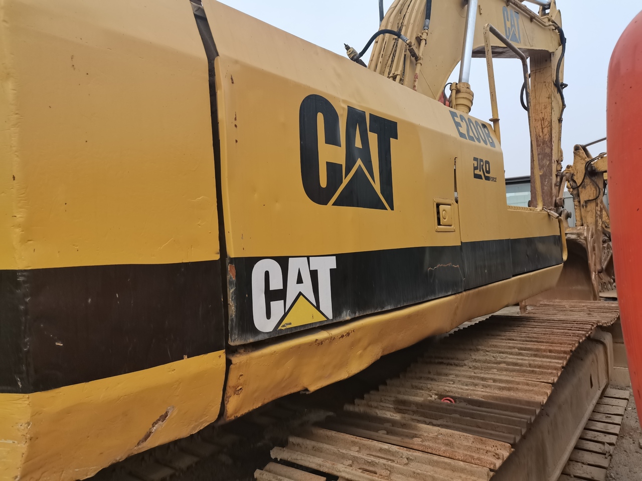 CATERPILLAR CAT-E200 - Kāpurķēžu ekskavators: foto 4 CATERPILLAR CAT-E200 - Kāpurķēžu ekskavators: foto 4
