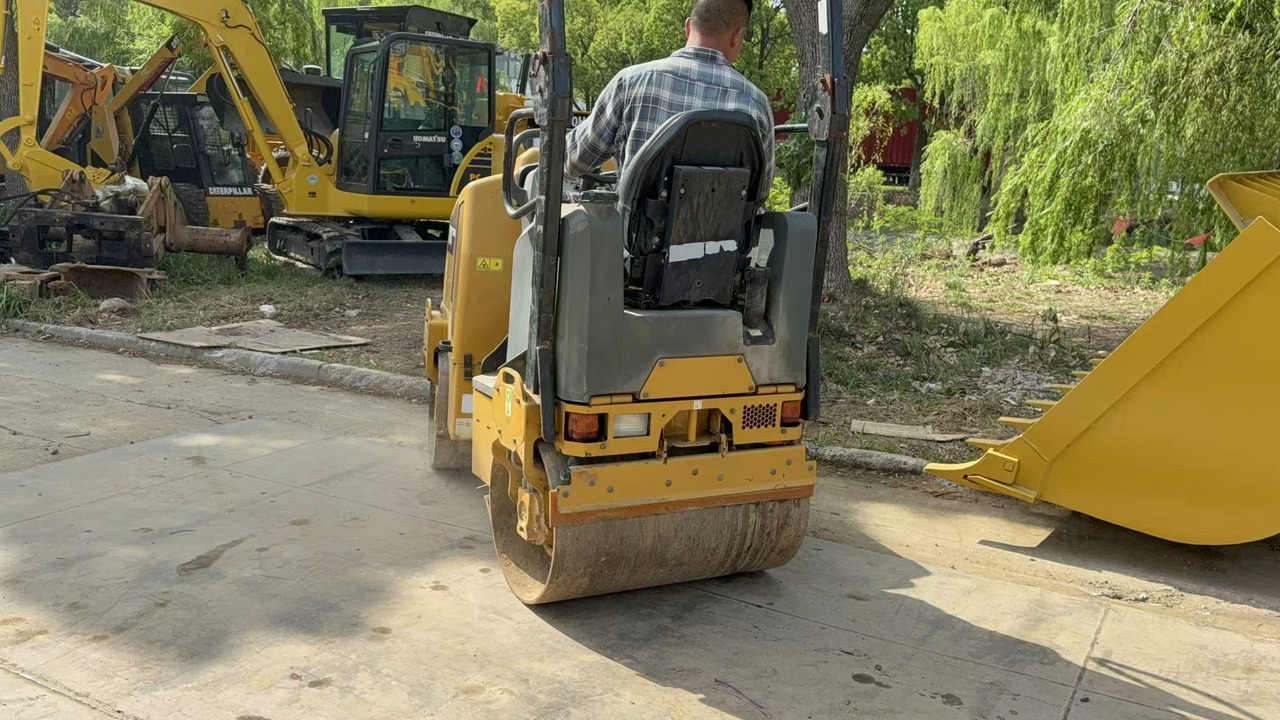 CATERPILLAR CB14B - Veltnis: foto 2 CATERPILLAR CB14B - Veltnis: foto 2