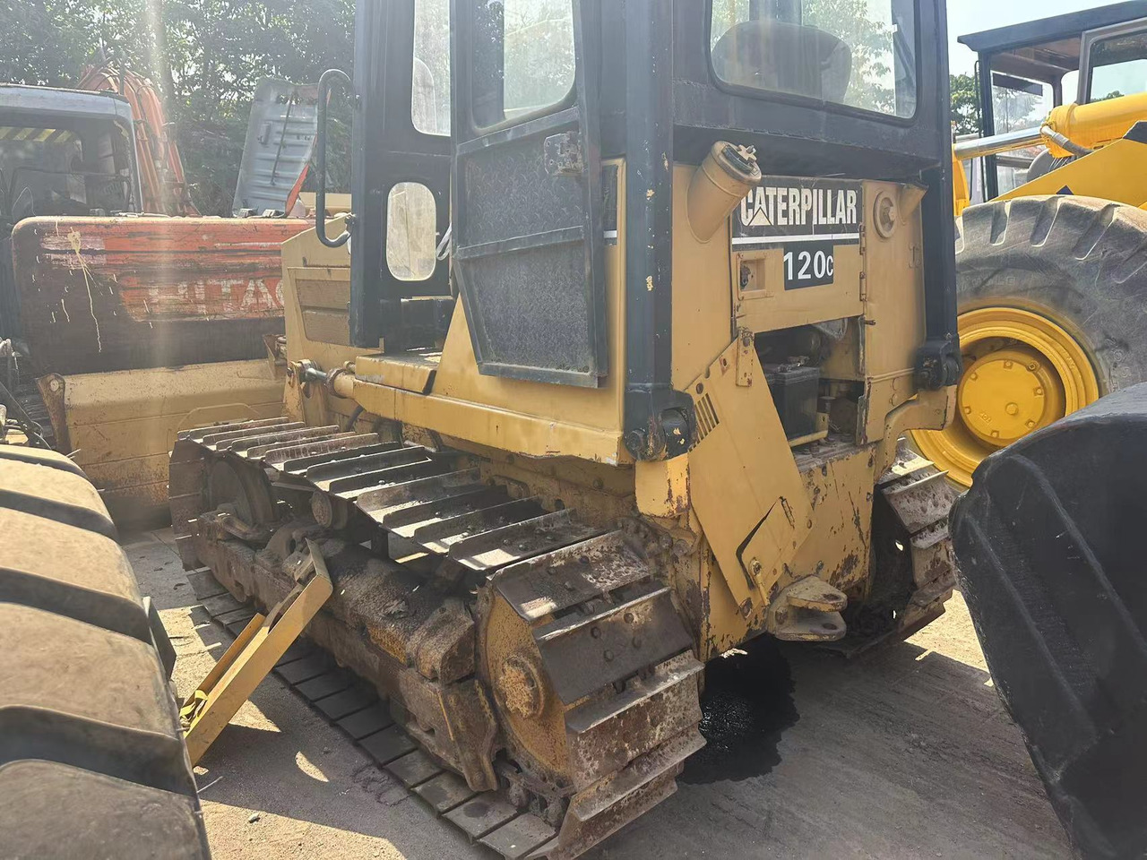 CATERPILLAR D4C - Buldozers: foto 2 CATERPILLAR D4C - Buldozers: foto 2