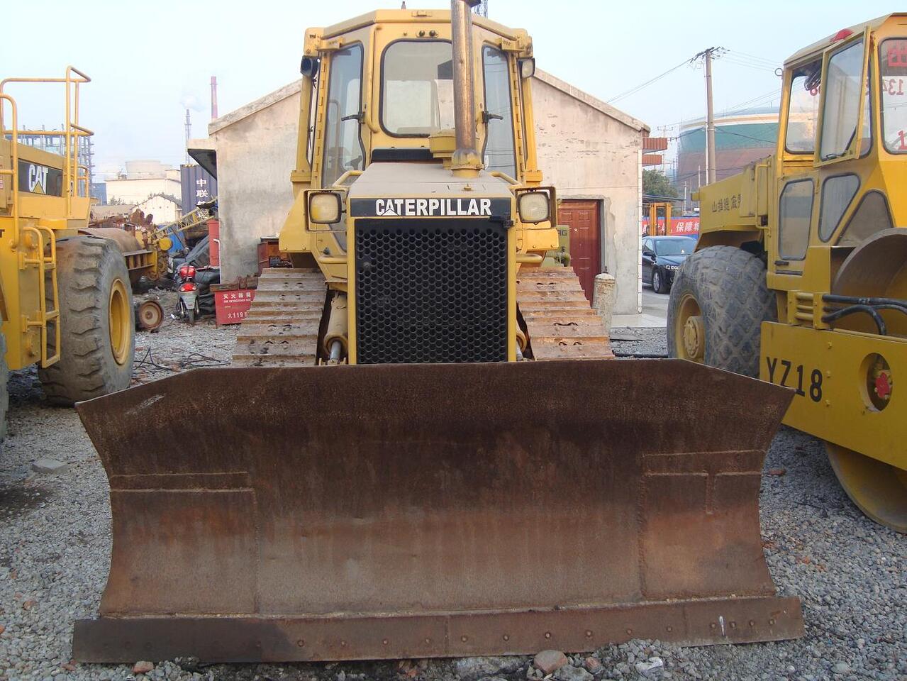 CATERPILLAR D4H - Buldozers: foto 3 CATERPILLAR D4H - Buldozers: foto 3