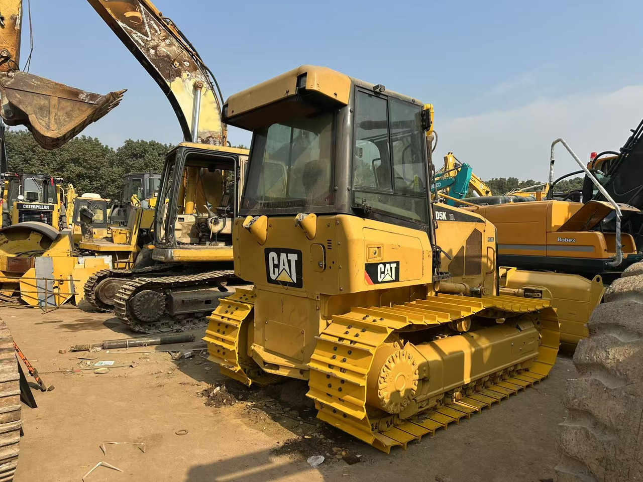 CATERPILLAR D5K - Buldozers: foto 2 CATERPILLAR D5K - Buldozers: foto 2