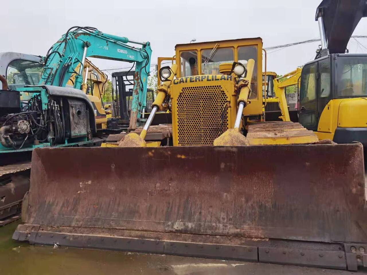 CATERPILLAR D6D - Buldozers: foto 1 CATERPILLAR D6D - Buldozers: foto 1