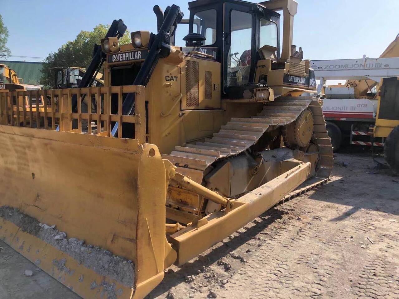 CATERPILLAR D6H - Buldozers: foto 1 CATERPILLAR D6H - Buldozers: foto 1