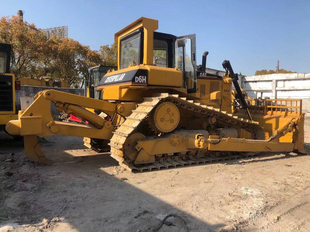 CATERPILLAR D6H - Buldozers: foto 3 CATERPILLAR D6H - Buldozers: foto 3