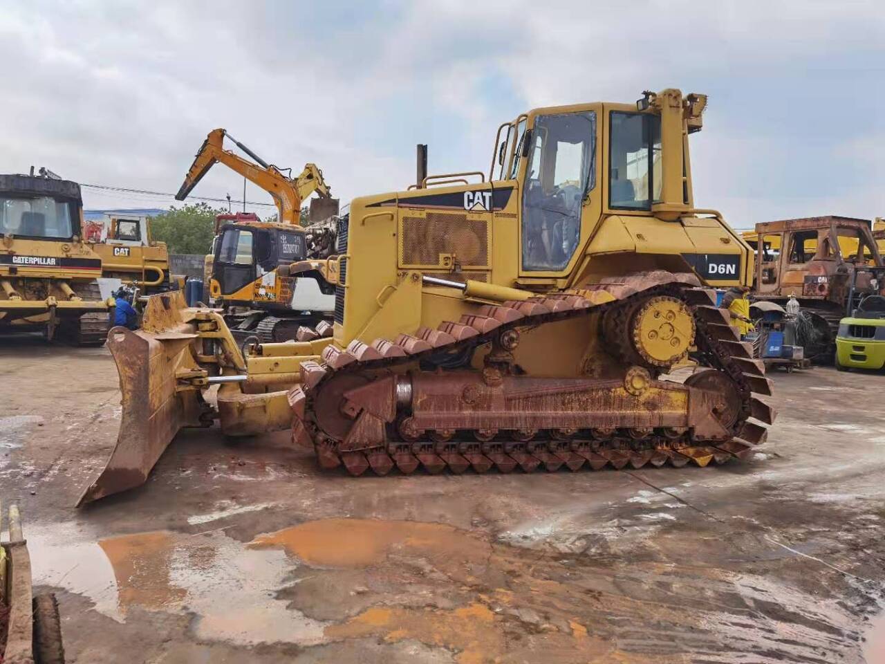 CATERPILLAR D6N - Buldozers: foto 1 CATERPILLAR D6N - Buldozers: foto 1