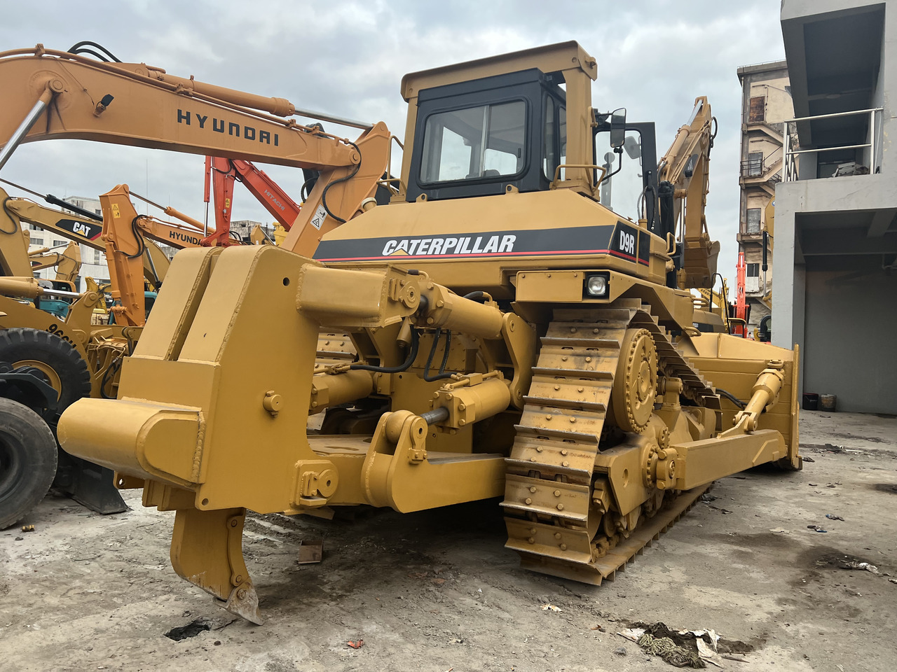 CATERPILLAR D9R - Buldozers: foto 2 CATERPILLAR D9R - Buldozers: foto 2