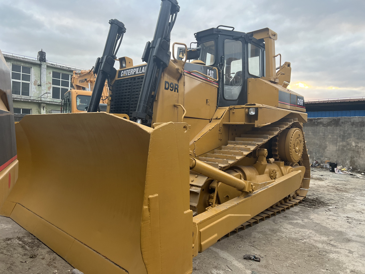 CATERPILLAR D9R - Buldozers: foto 4 CATERPILLAR D9R - Buldozers: foto 4
