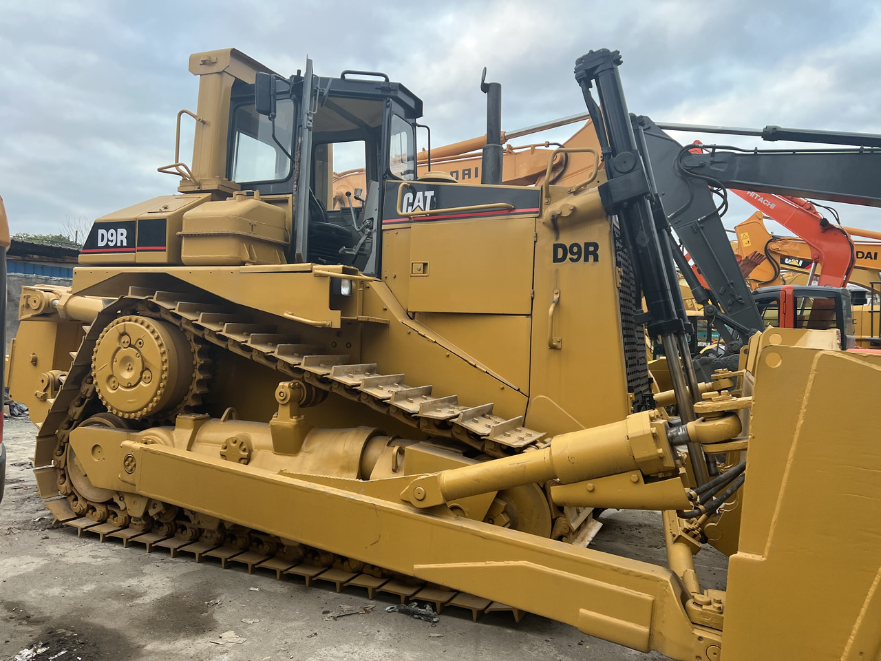 CATERPILLAR D9R - Buldozers: foto 3 CATERPILLAR D9R - Buldozers: foto 3