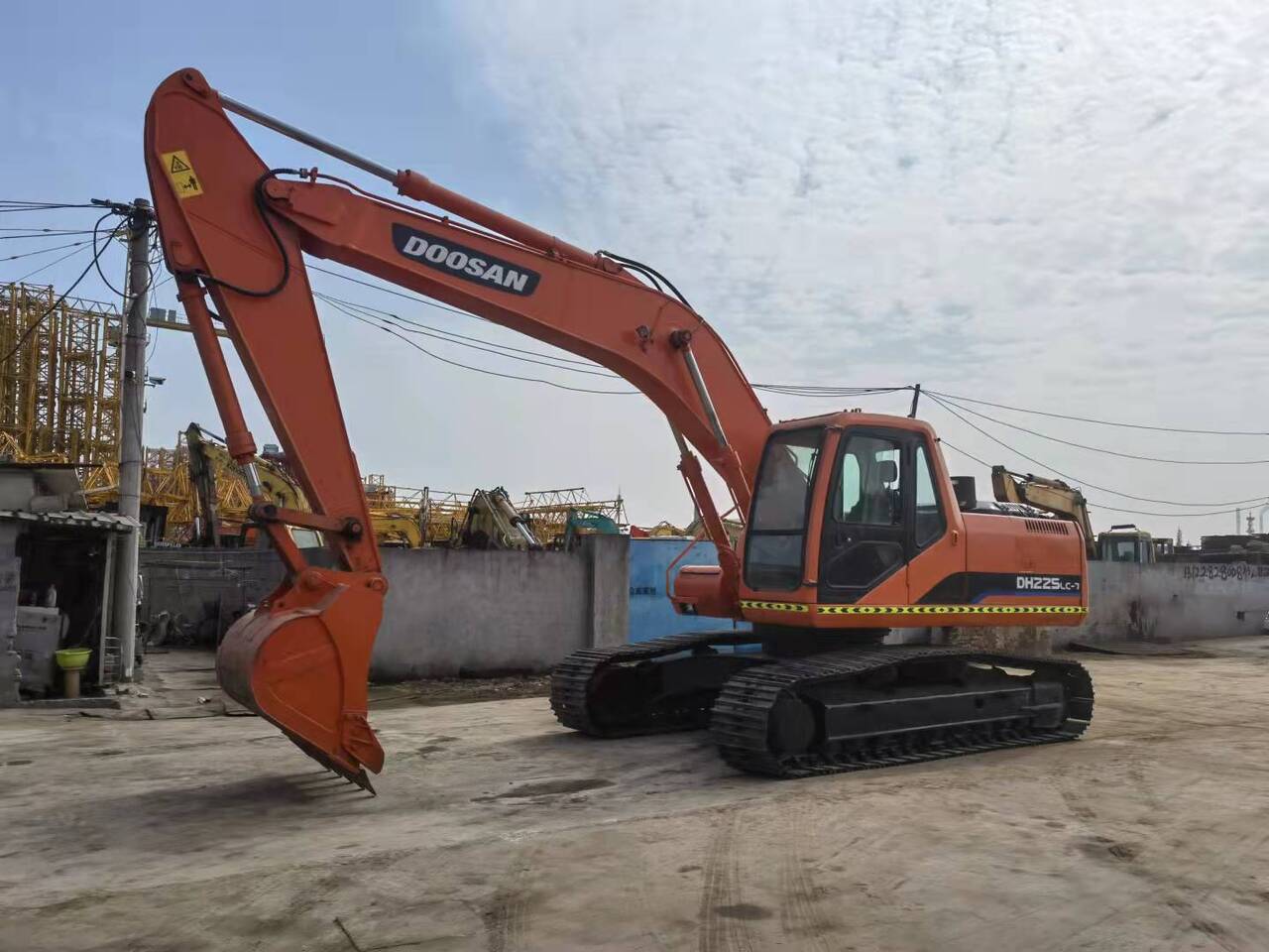 DOOSAN DH225LC-7 - Kāpurķēžu ekskavators: foto 3 DOOSAN DH225LC-7 - Kāpurķēžu ekskavators: foto 3