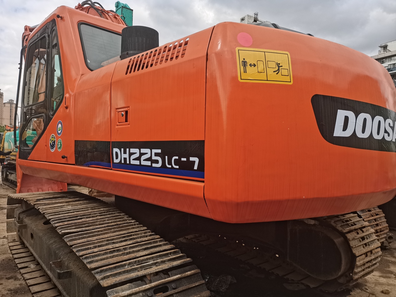 DOOSAN DH225LC-7 - Kāpurķēžu ekskavators: foto 2 DOOSAN DH225LC-7 - Kāpurķēžu ekskavators: foto 2