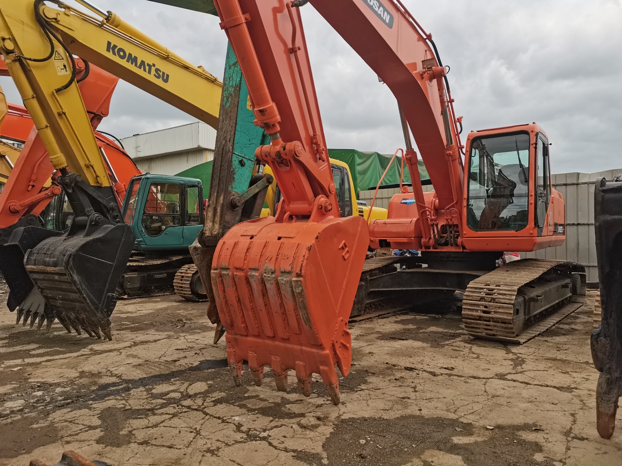DOOSAN DH225LC-7 - Kāpurķēžu ekskavators: foto 3 DOOSAN DH225LC-7 - Kāpurķēžu ekskavators: foto 3