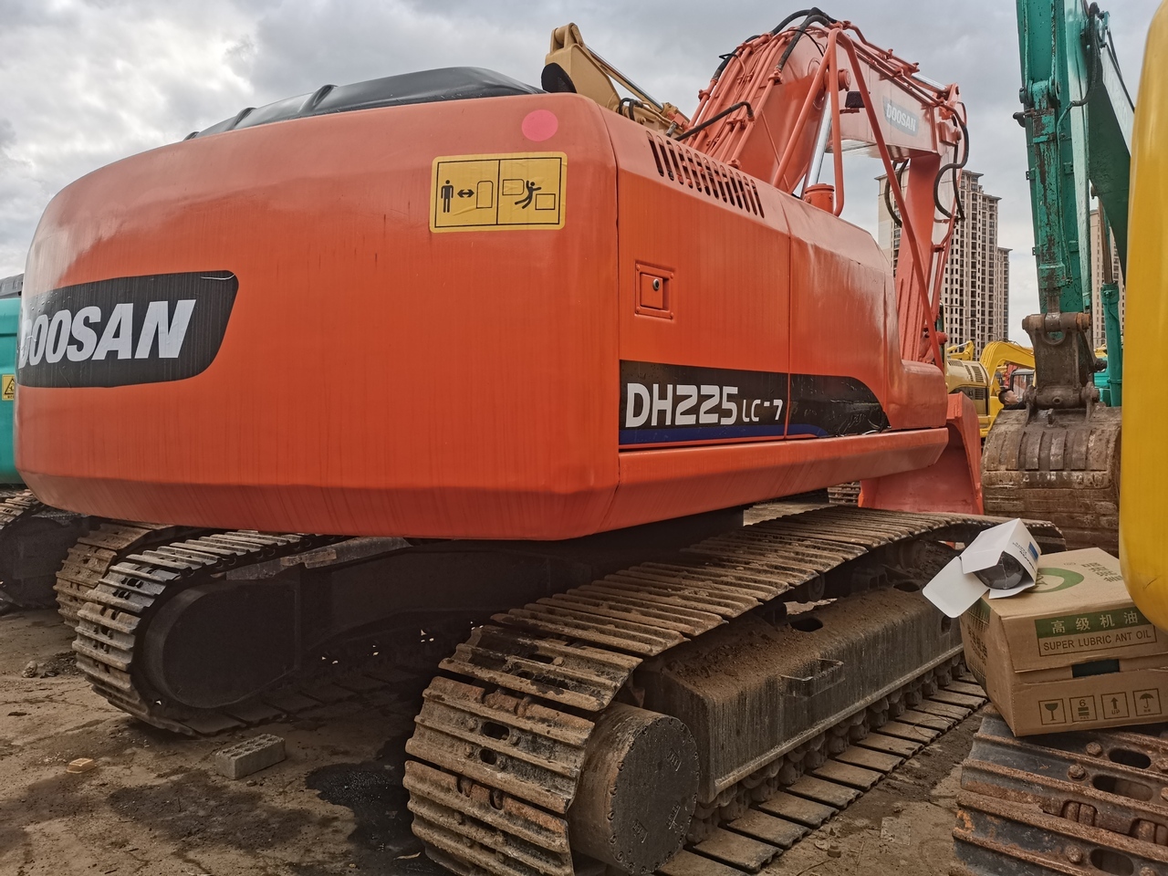 DOOSAN DH225LC-7 - Kāpurķēžu ekskavators: foto 1 DOOSAN DH225LC-7 - Kāpurķēžu ekskavators: foto 1