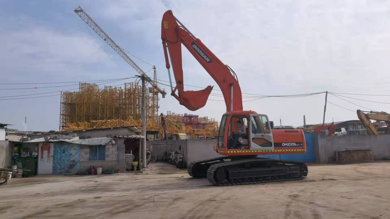 Kāpurķēžu ekskavators DOOSAN DH225LC-7: foto 6