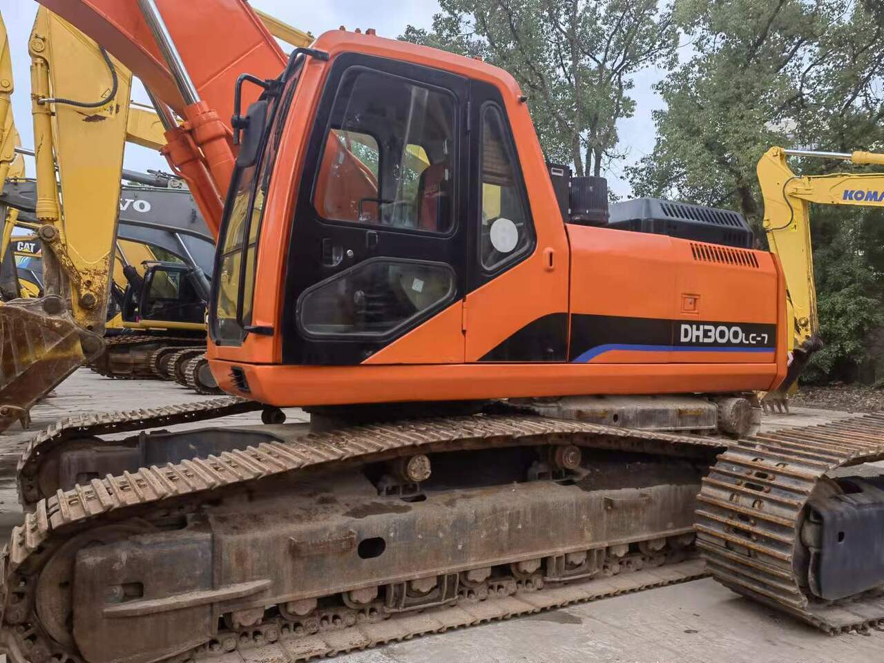 DOOSAN DH300 - Kāpurķēžu ekskavators: foto 1 DOOSAN DH300 - Kāpurķēžu ekskavators: foto 1