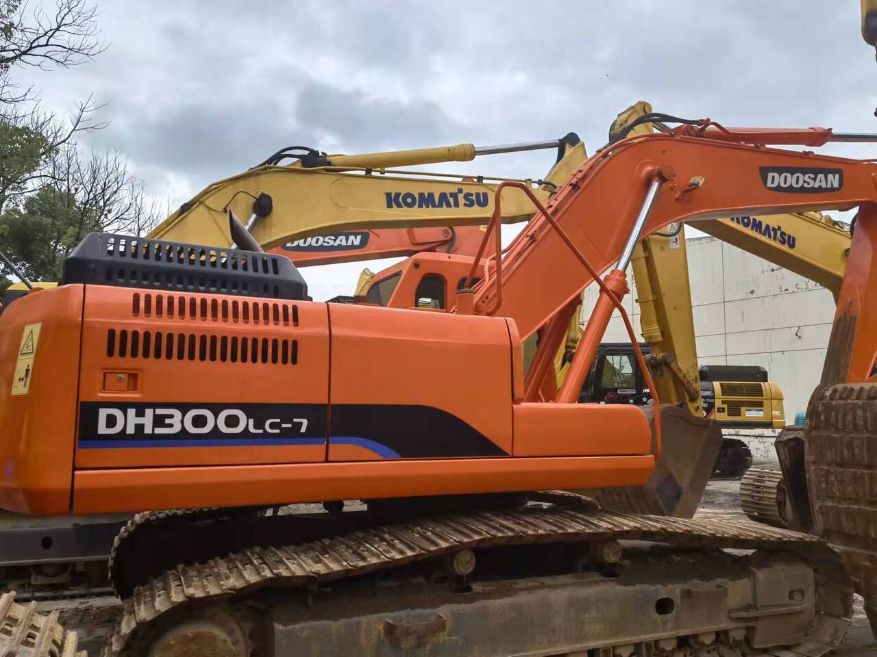 DOOSAN DH300 - Kāpurķēžu ekskavators: foto 2 DOOSAN DH300 - Kāpurķēžu ekskavators: foto 2