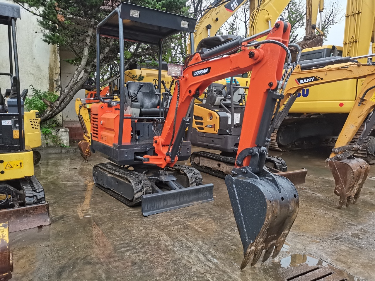 DOOSAN DX18 - Mini-ekskavators: foto 1 DOOSAN DX18 - Mini-ekskavators: foto 1