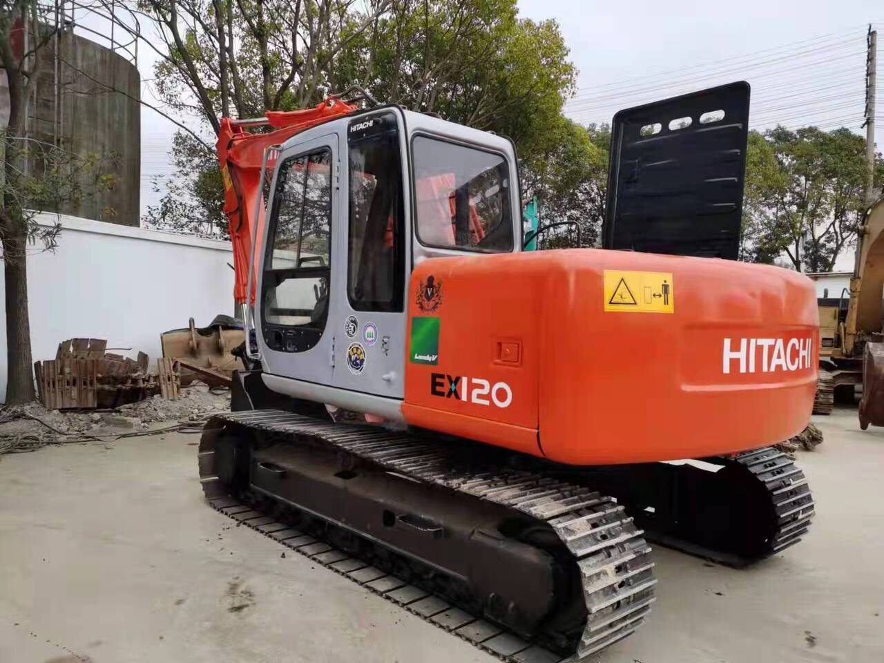 HITACHI EX120-5 - Kāpurķēžu ekskavators: foto 1 HITACHI EX120-5 - Kāpurķēžu ekskavators: foto 1