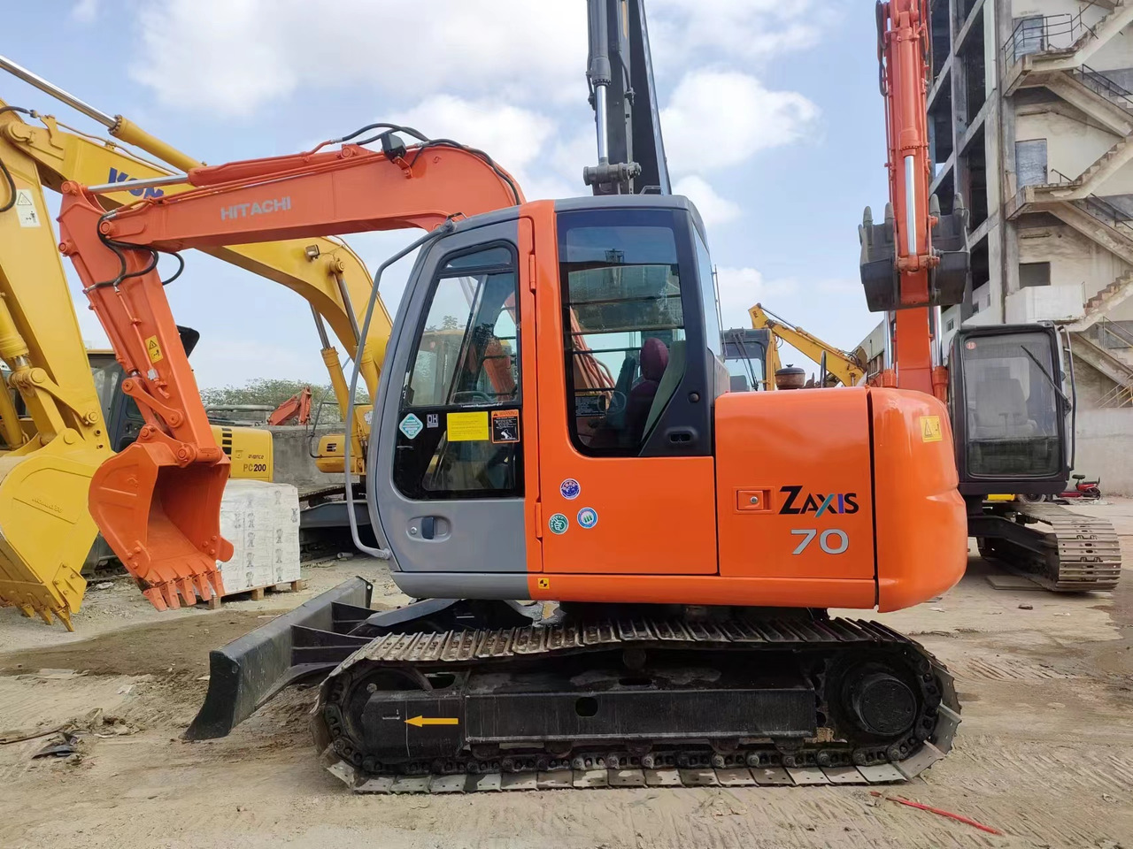 HITACHI ZX200-3G - Kāpurķēžu ekskavators: foto 3 HITACHI ZX200-3G - Kāpurķēžu ekskavators: foto 3