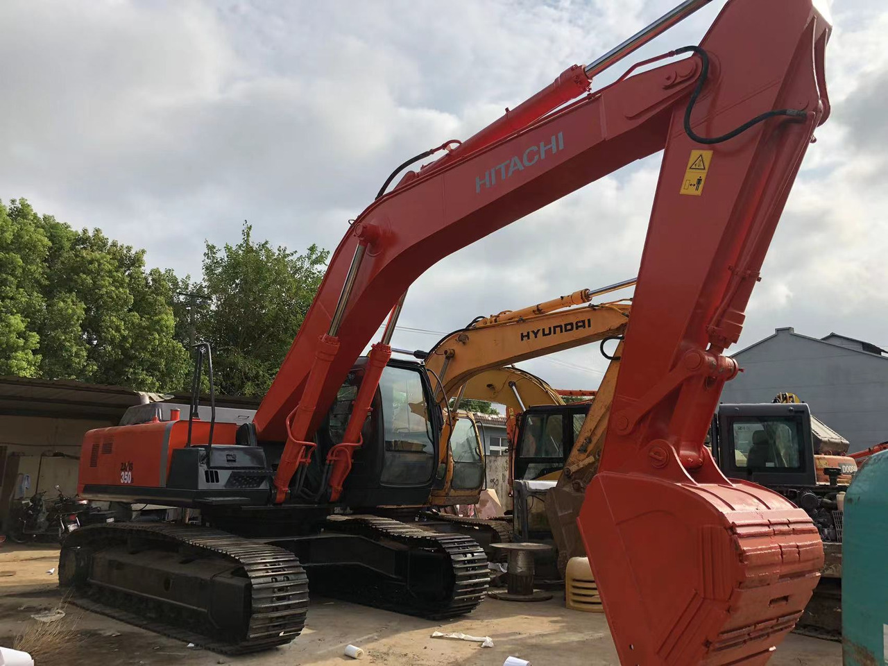 HITACHI ZX350 - Kāpurķēžu ekskavators: foto 3 HITACHI ZX350 - Kāpurķēžu ekskavators: foto 3