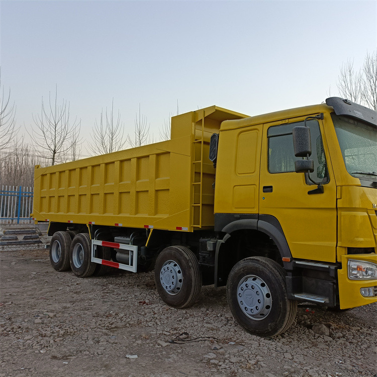 Kravas automašīna pašizgāzējs HOWO 8x4 371hp-Tipper: foto 11