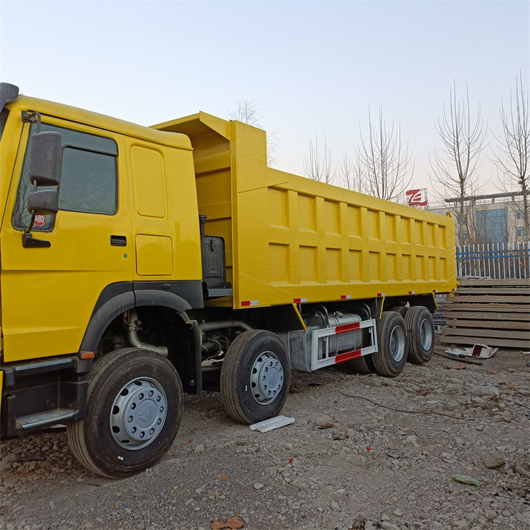 Kravas automašīna pašizgāzējs HOWO 8x4 371hp-Tipper: foto 10