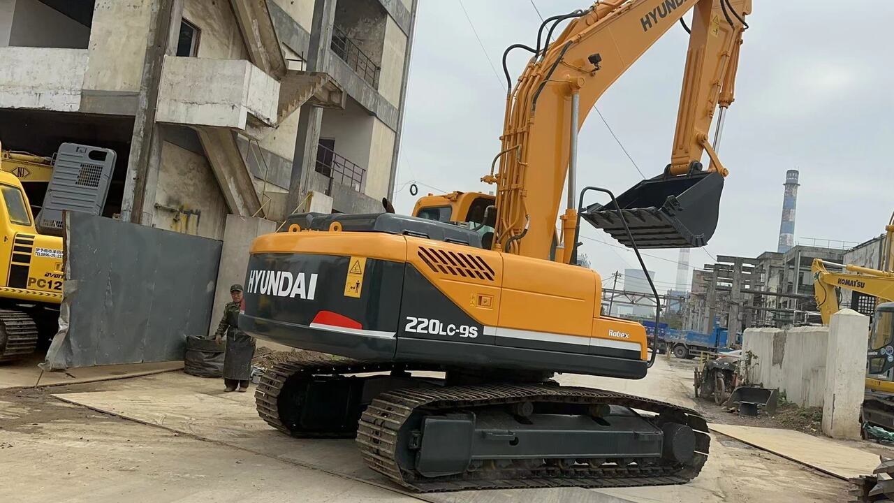 HYUNDAI 220LC-9S - Kāpurķēžu ekskavators: foto 3 HYUNDAI 220LC-9S - Kāpurķēžu ekskavators: foto 3