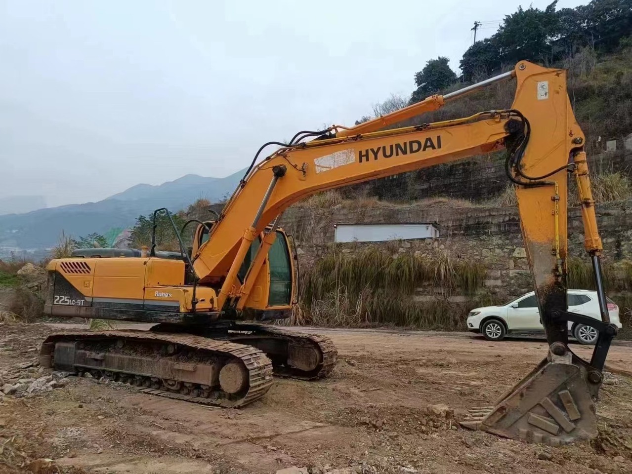 HYUNDAI 225LC-9T - Kāpurķēžu ekskavators: foto 2 HYUNDAI 225LC-9T - Kāpurķēžu ekskavators: foto 2
