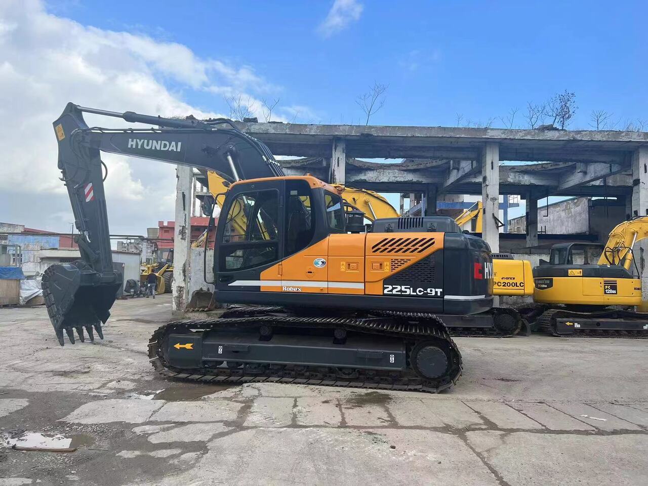 HYUNDAI 225LC-9T - Kāpurķēžu ekskavators: foto 2 HYUNDAI 225LC-9T - Kāpurķēžu ekskavators: foto 2