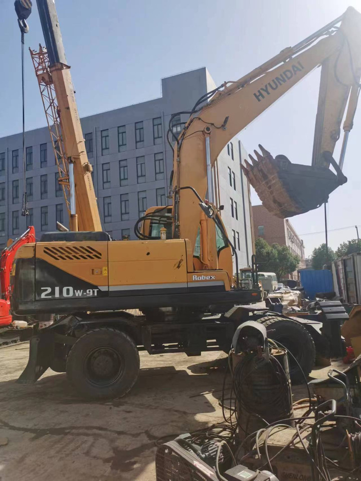 HYUNDAI R210W-9 - Riteņu ekskavators: foto 1 HYUNDAI R210W-9 - Riteņu ekskavators: foto 1