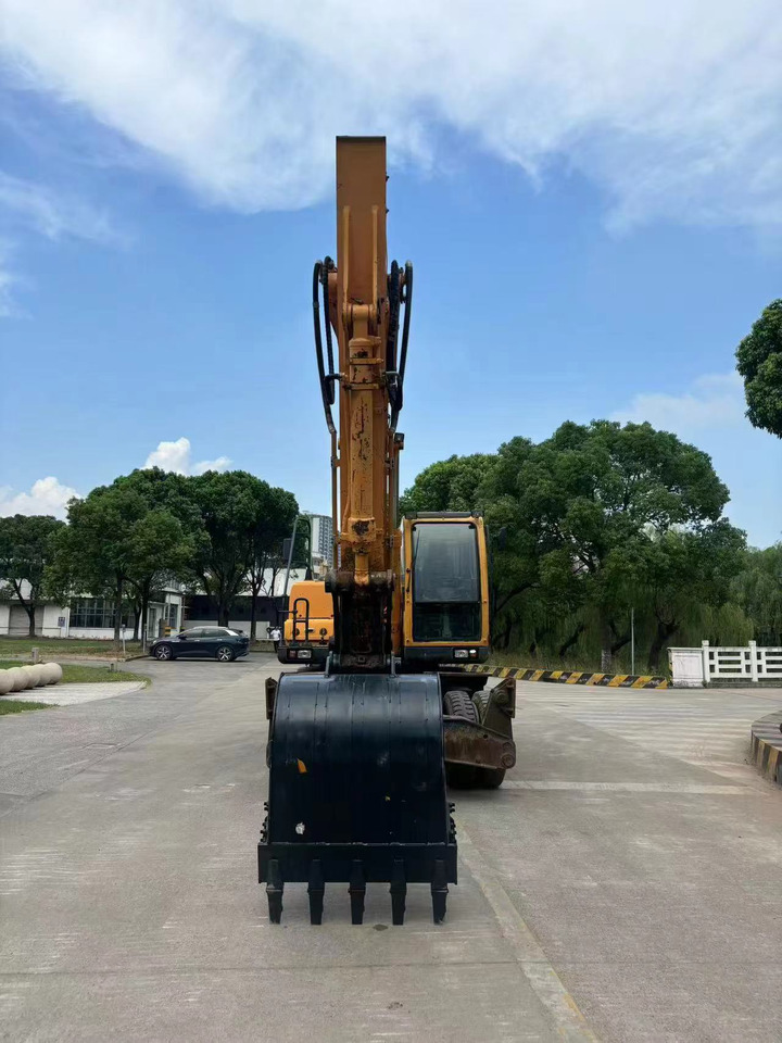 HYUNDAI R210W-9 - Riteņu ekskavators: foto 2 HYUNDAI R210W-9 - Riteņu ekskavators: foto 2