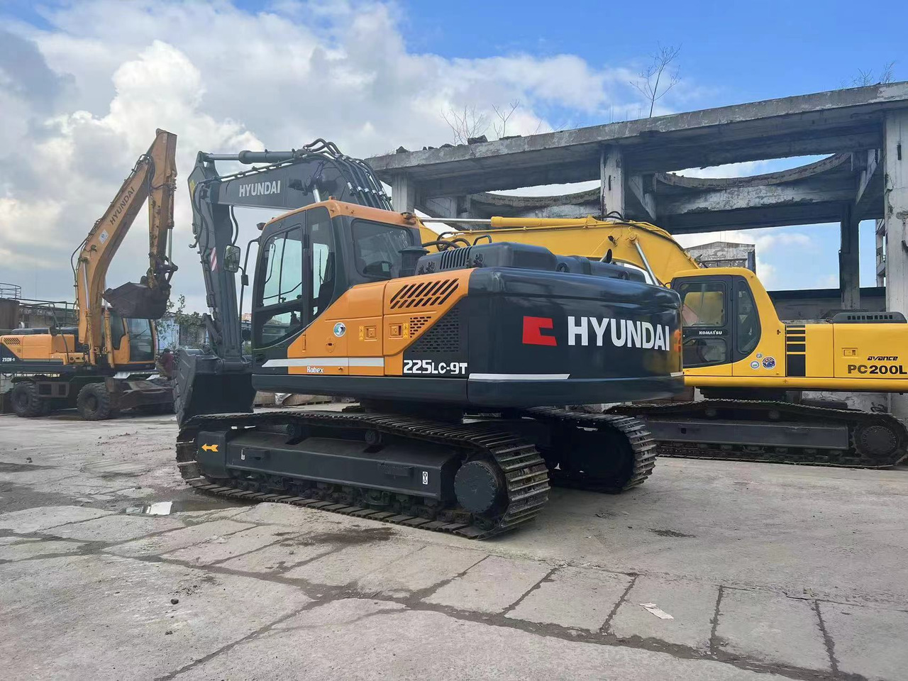 Hyundai R225LC-9T - Kāpurķēžu ekskavators: foto 2 Hyundai R225LC-9T - Kāpurķēžu ekskavators: foto 2