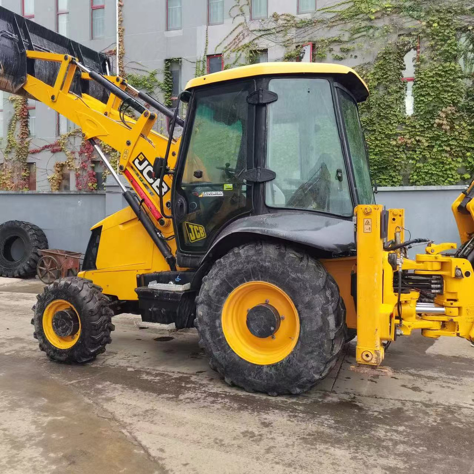 JCB 3CX - Ekskavators-iekrāvējs: foto 1 JCB 3CX - Ekskavators-iekrāvējs: foto 1