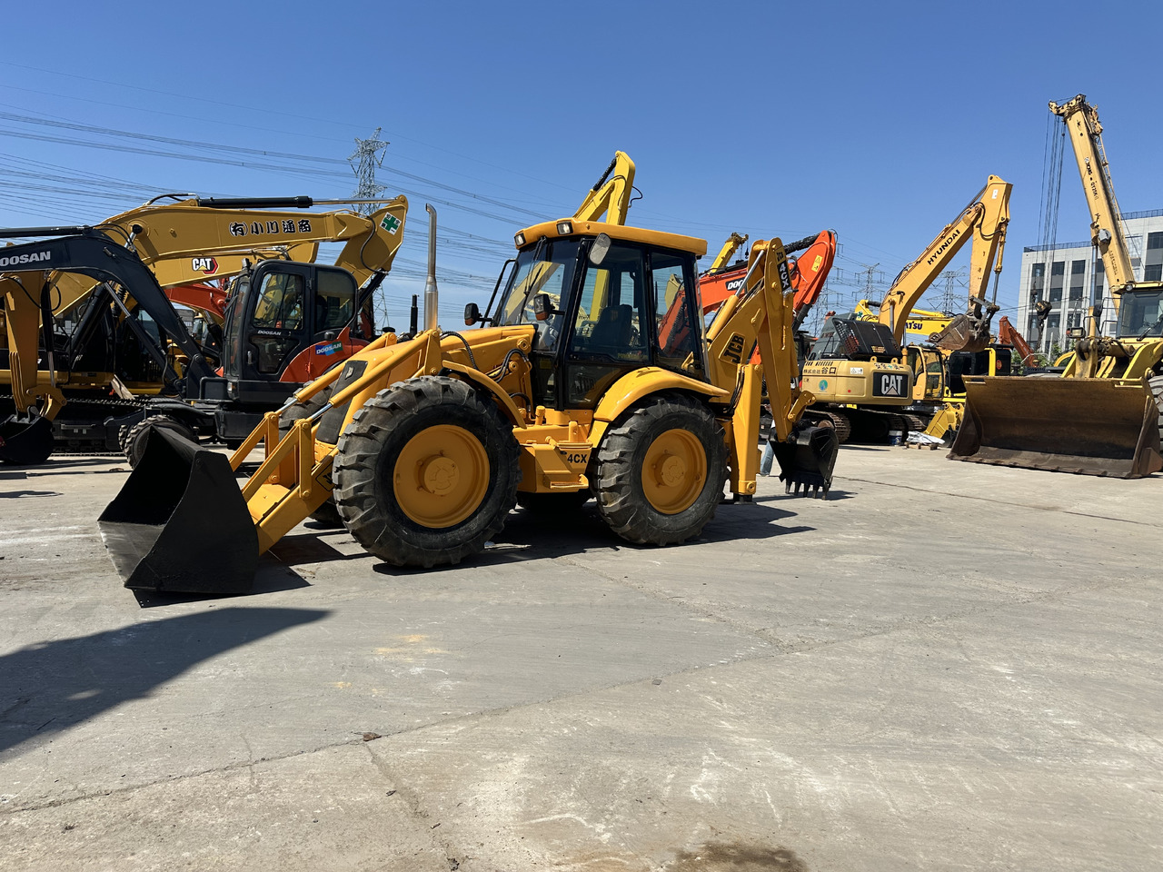 JCB 4CX - Ekskavators-iekrāvējs: foto 1 JCB 4CX - Ekskavators-iekrāvējs: foto 1
