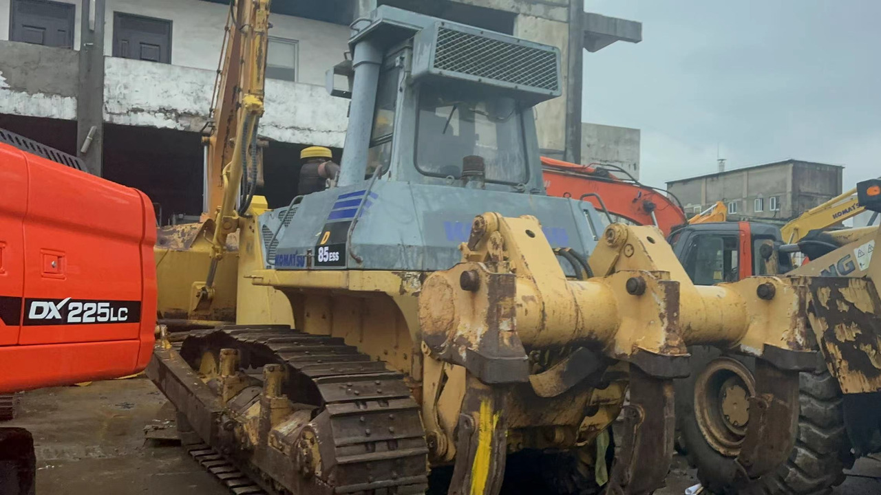 KOMATSU D85 - Buldozers: foto 1 KOMATSU D85 - Buldozers: foto 1