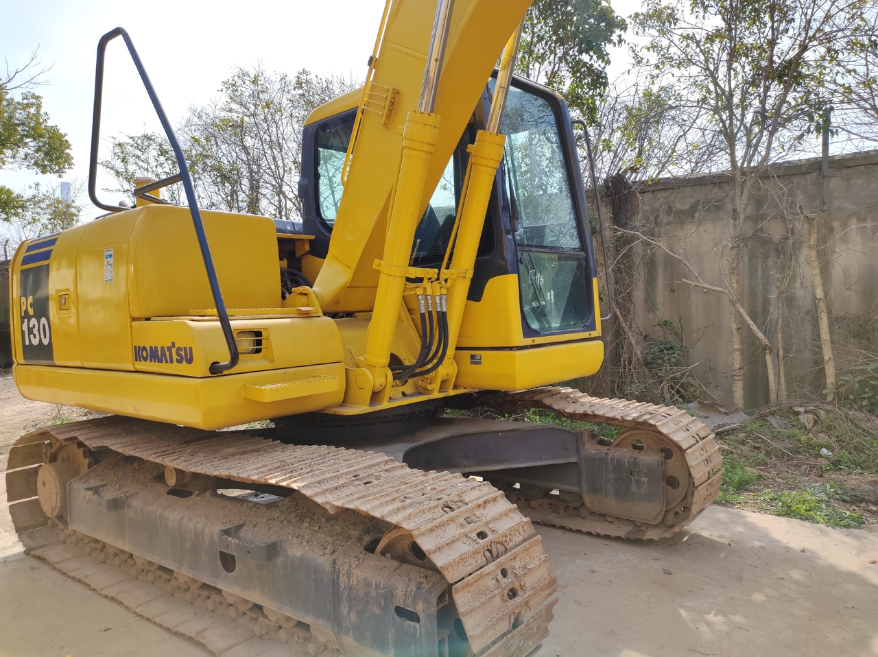 KOMATSU PC130-7 - Kāpurķēžu ekskavators: foto 2 KOMATSU PC130-7 - Kāpurķēžu ekskavators: foto 2