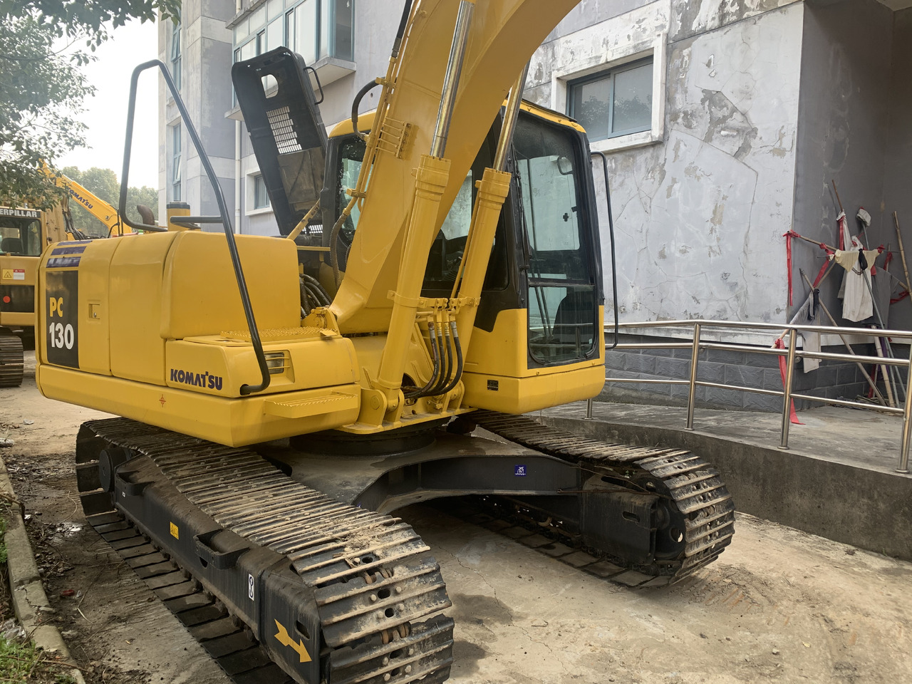 KOMATSU PC130-7 - Kāpurķēžu ekskavators: foto 2 KOMATSU PC130-7 - Kāpurķēžu ekskavators: foto 2