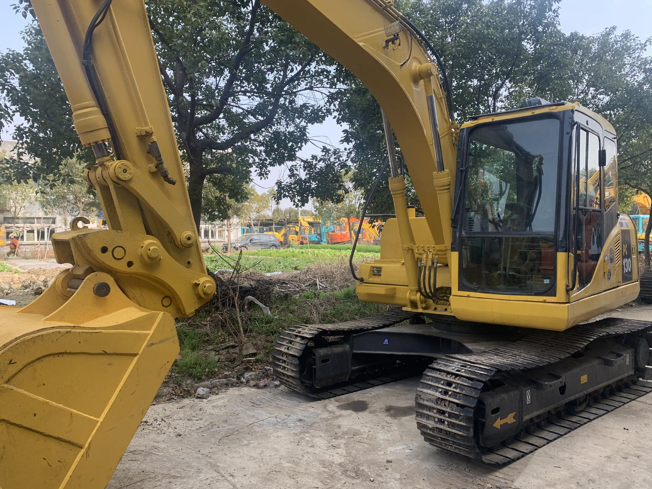 KOMATSU PC130-7 - Kāpurķēžu ekskavators: foto 1 KOMATSU PC130-7 - Kāpurķēžu ekskavators: foto 1