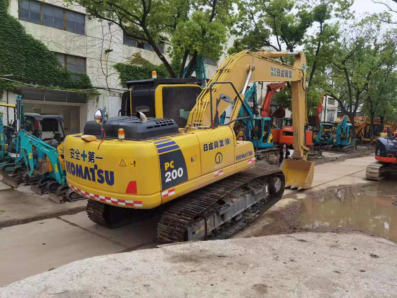 KOMATSU PC200-8 - Kāpurķēžu ekskavators: foto 4 KOMATSU PC200-8 - Kāpurķēžu ekskavators: foto 4