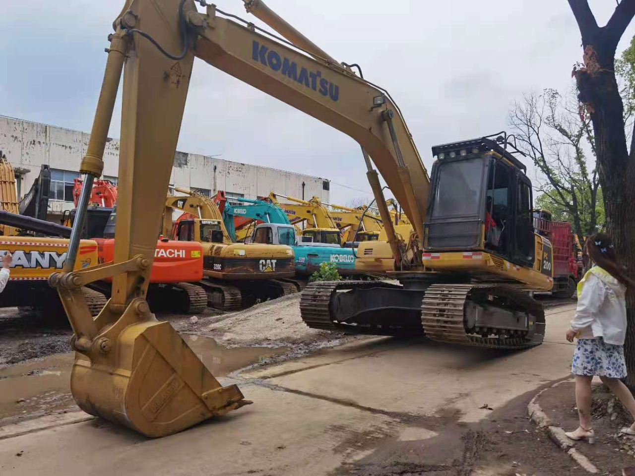 KOMATSU PC200-8 - Kāpurķēžu ekskavators: foto 3 KOMATSU PC200-8 - Kāpurķēžu ekskavators: foto 3