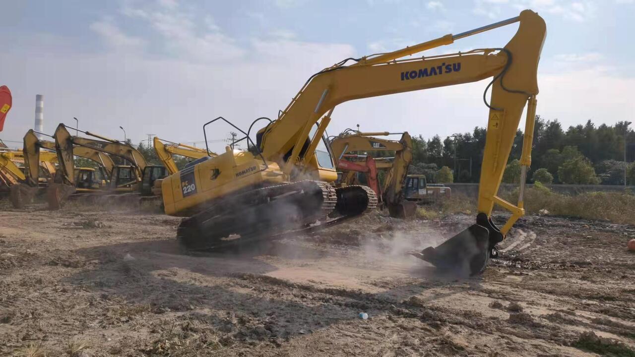 KOMATSU PC220-7 - Kāpurķēžu ekskavators: foto 5 KOMATSU PC220-7 - Kāpurķēžu ekskavators: foto 5