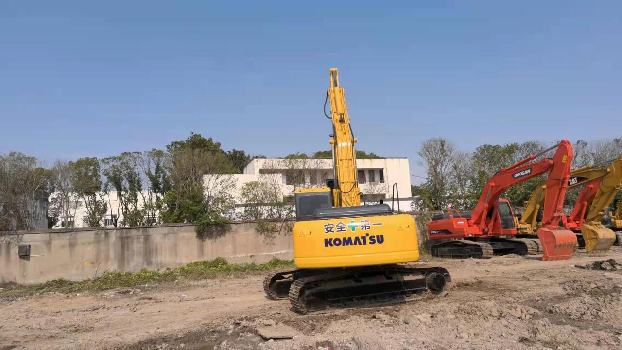 KOMATSU PC220-7 - Kāpurķēžu ekskavators: foto 3 KOMATSU PC220-7 - Kāpurķēžu ekskavators: foto 3
