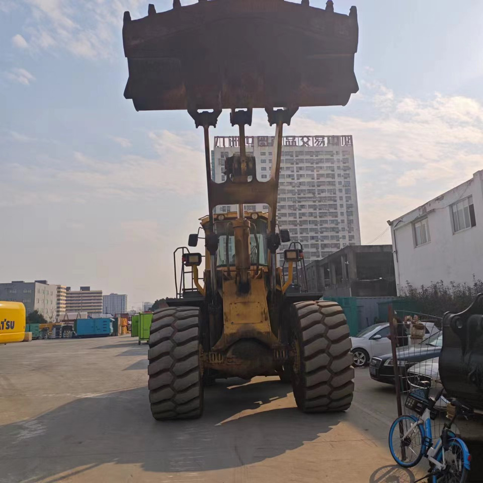 KOMATSU WA600-3 - Riteņu iekrāvējs: foto 3 KOMATSU WA600-3 - Riteņu iekrāvējs: foto 3