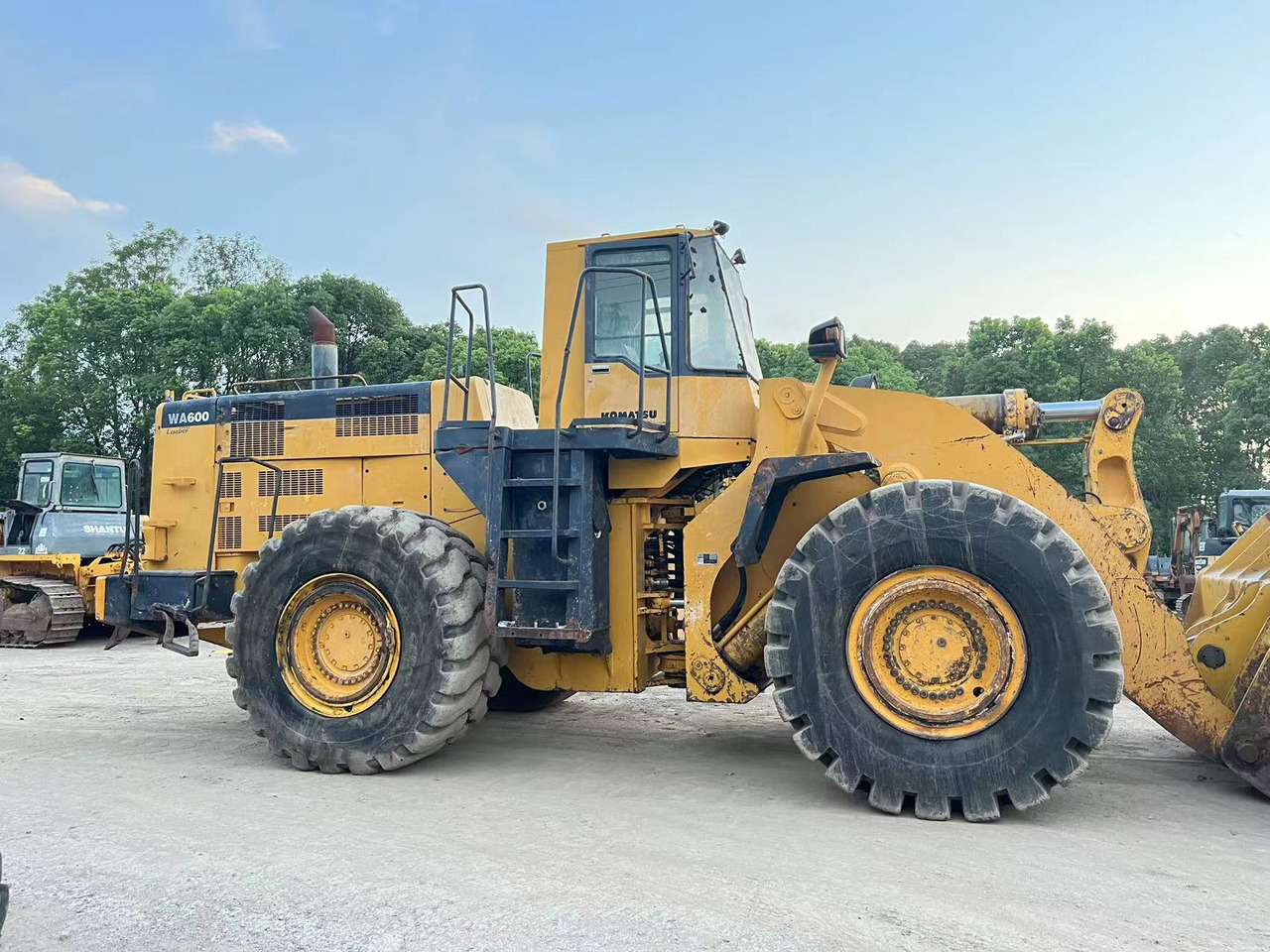 KOMATSU WA600-3 - Riteņu iekrāvējs: foto 2 KOMATSU WA600-3 - Riteņu iekrāvējs: foto 2