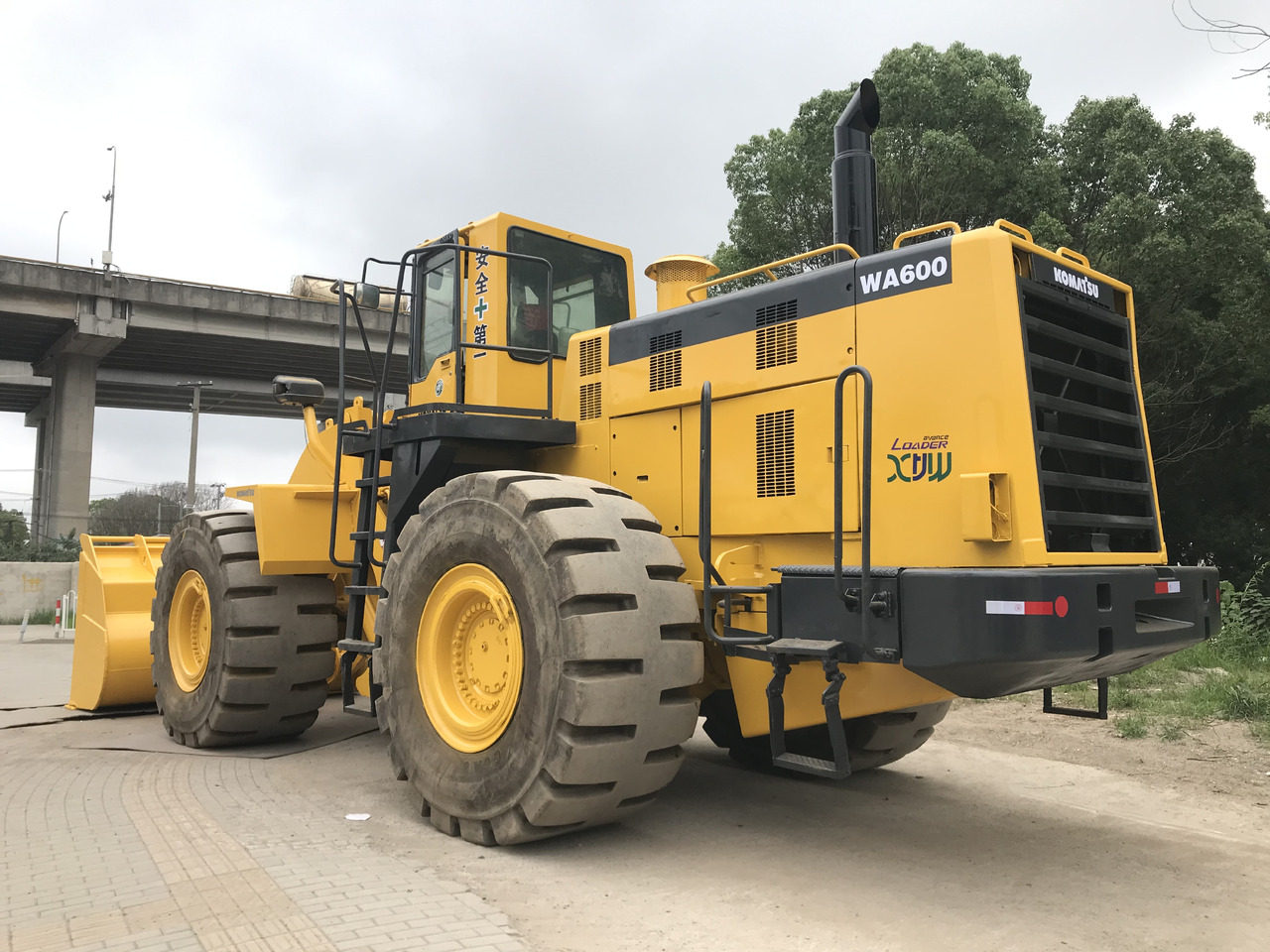 KOMATSU WA600-3 - Riteņu iekrāvējs: foto 2 KOMATSU WA600-3 - Riteņu iekrāvējs: foto 2