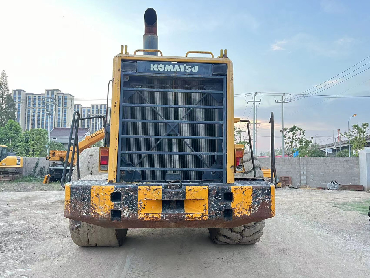 KOMATSU WA600-3 - Riteņu iekrāvējs: foto 4 KOMATSU WA600-3 - Riteņu iekrāvējs: foto 4