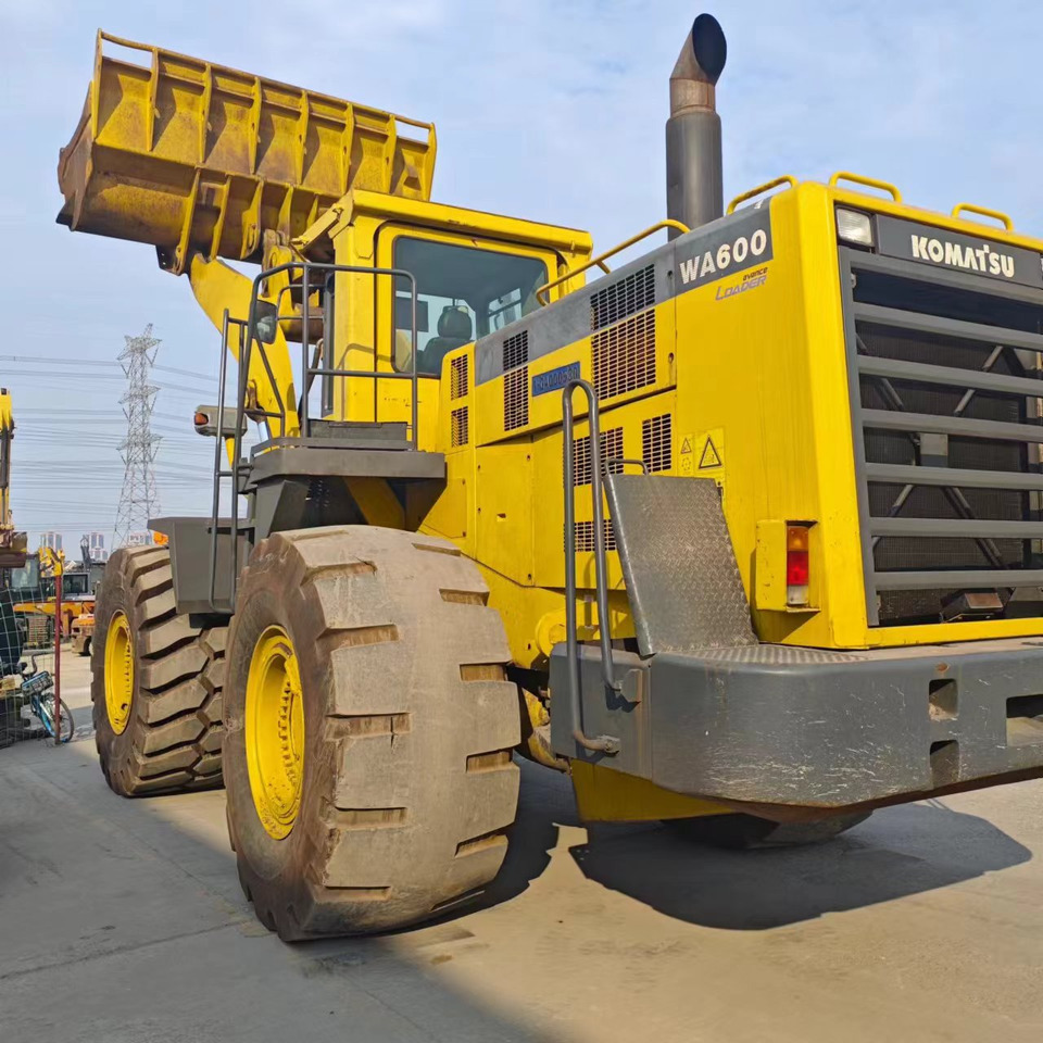 KOMATSU WA600-3 - Riteņu iekrāvējs: foto 1 KOMATSU WA600-3 - Riteņu iekrāvējs: foto 1