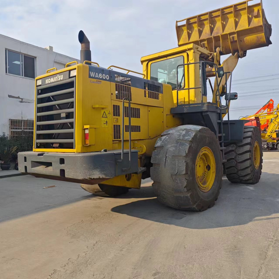 KOMATSU WA600-3 - Riteņu iekrāvējs: foto 2 KOMATSU WA600-3 - Riteņu iekrāvējs: foto 2